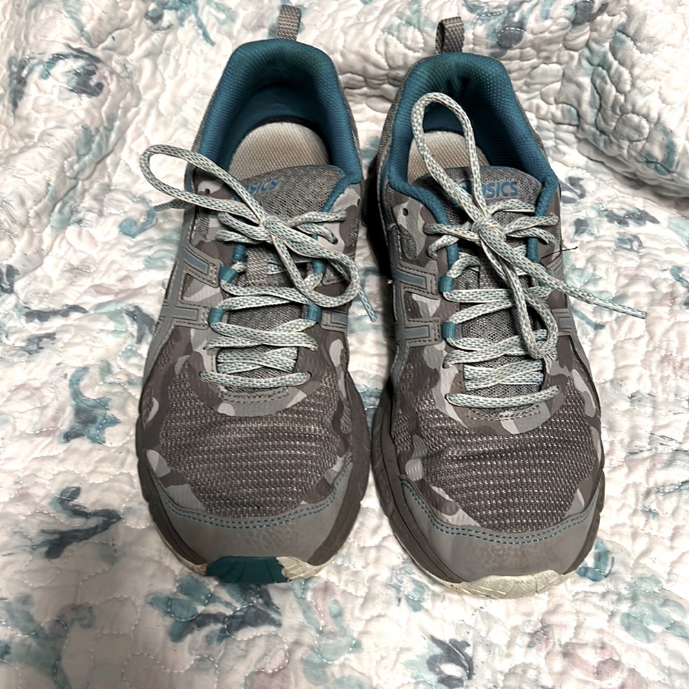Asics Women’s tennis shoes, Size 9, grey and turquoise